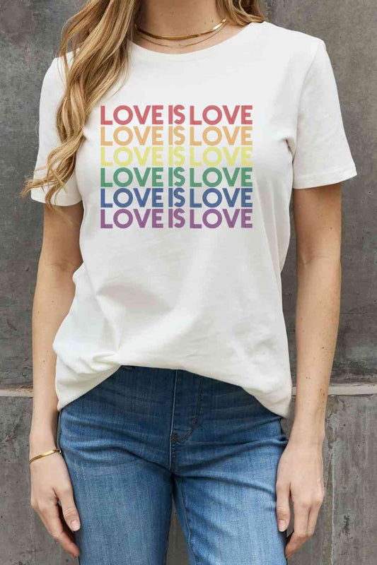 Simply Love T-shirt en coton graphique LOVE IS LOVE pleine taille