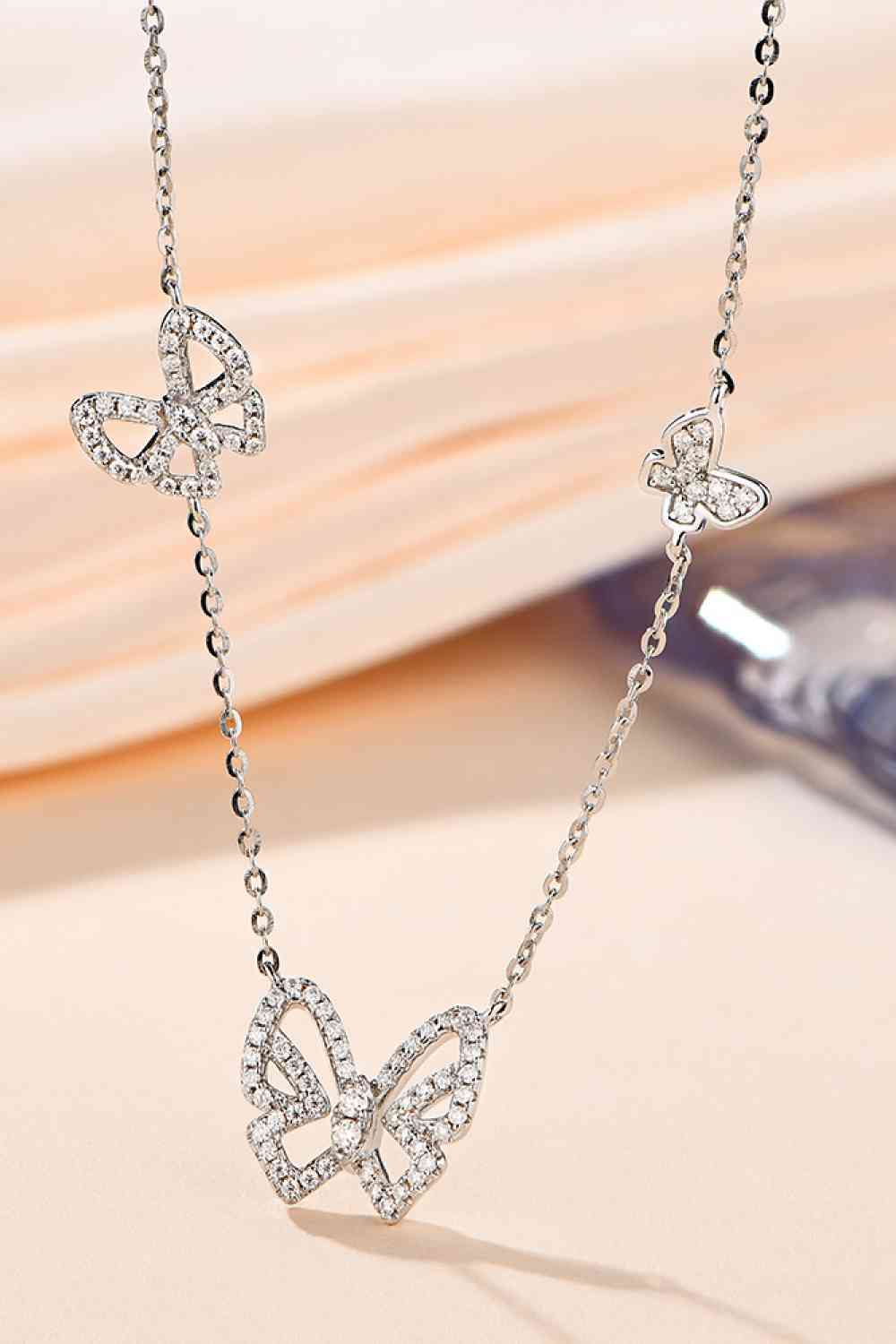 Collier en forme de papillon moissanite