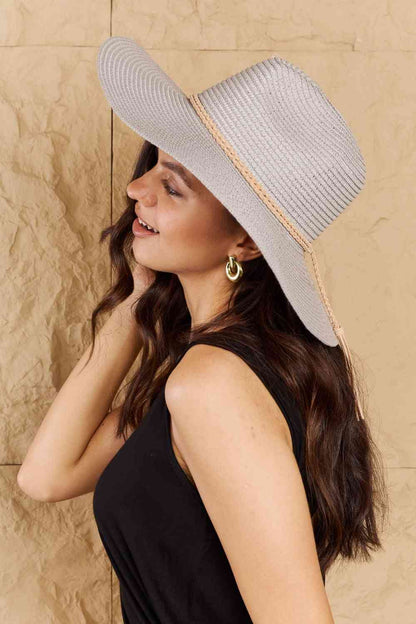 Fame Keep Me Close Chapeau Fedora en paille tressée avec sangle en corde