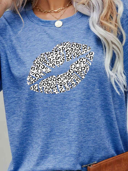 Camiseta con cuello redondo y estampado de labios de leopardo