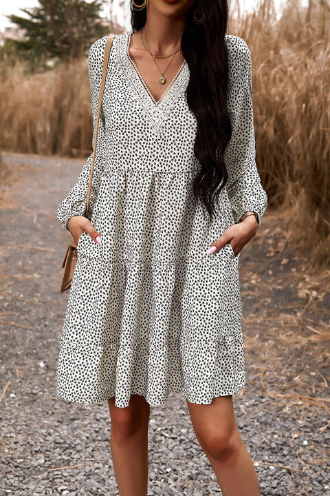 Vestido de manga larga con cuello en V y ribete de encaje