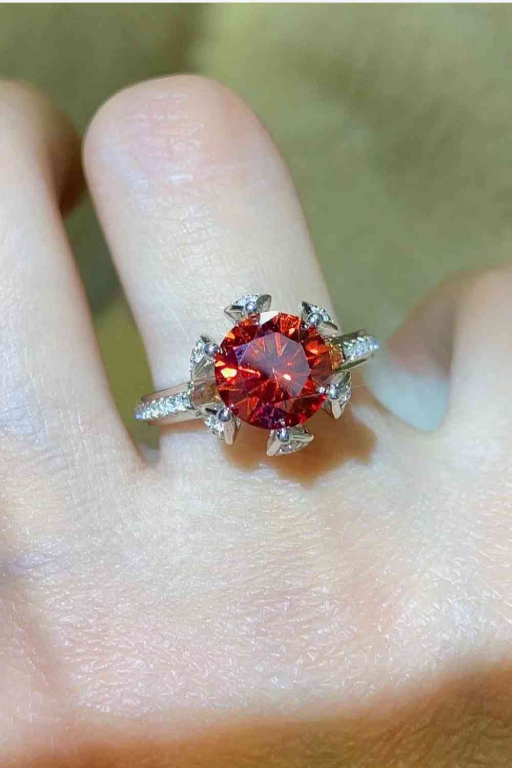 Bague à 6 griffes en moissanite de 2 carats en feu de phénix