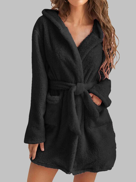 Robe à capuche avec lien à la taille