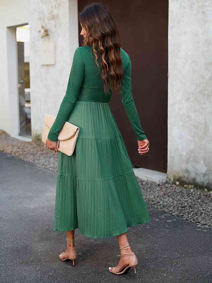 Robe midi à col surplis, manches longues, taille smockée