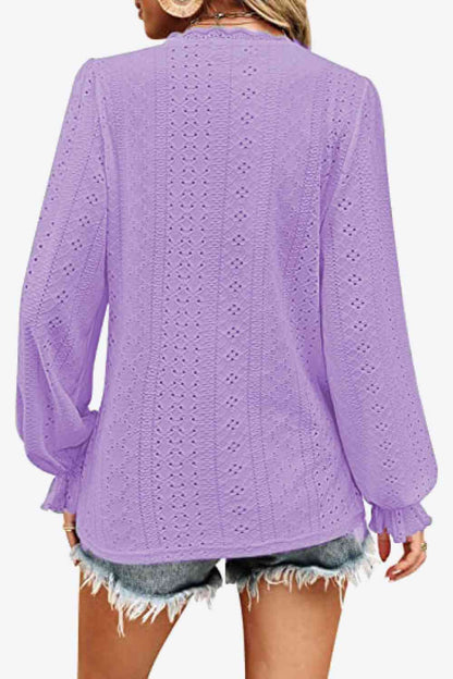 Blouse à œillets et col en V à manches volantées