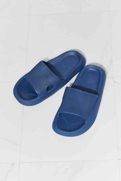 MMShoes Arms Around Me Slide à bout ouvert - Bleu marine