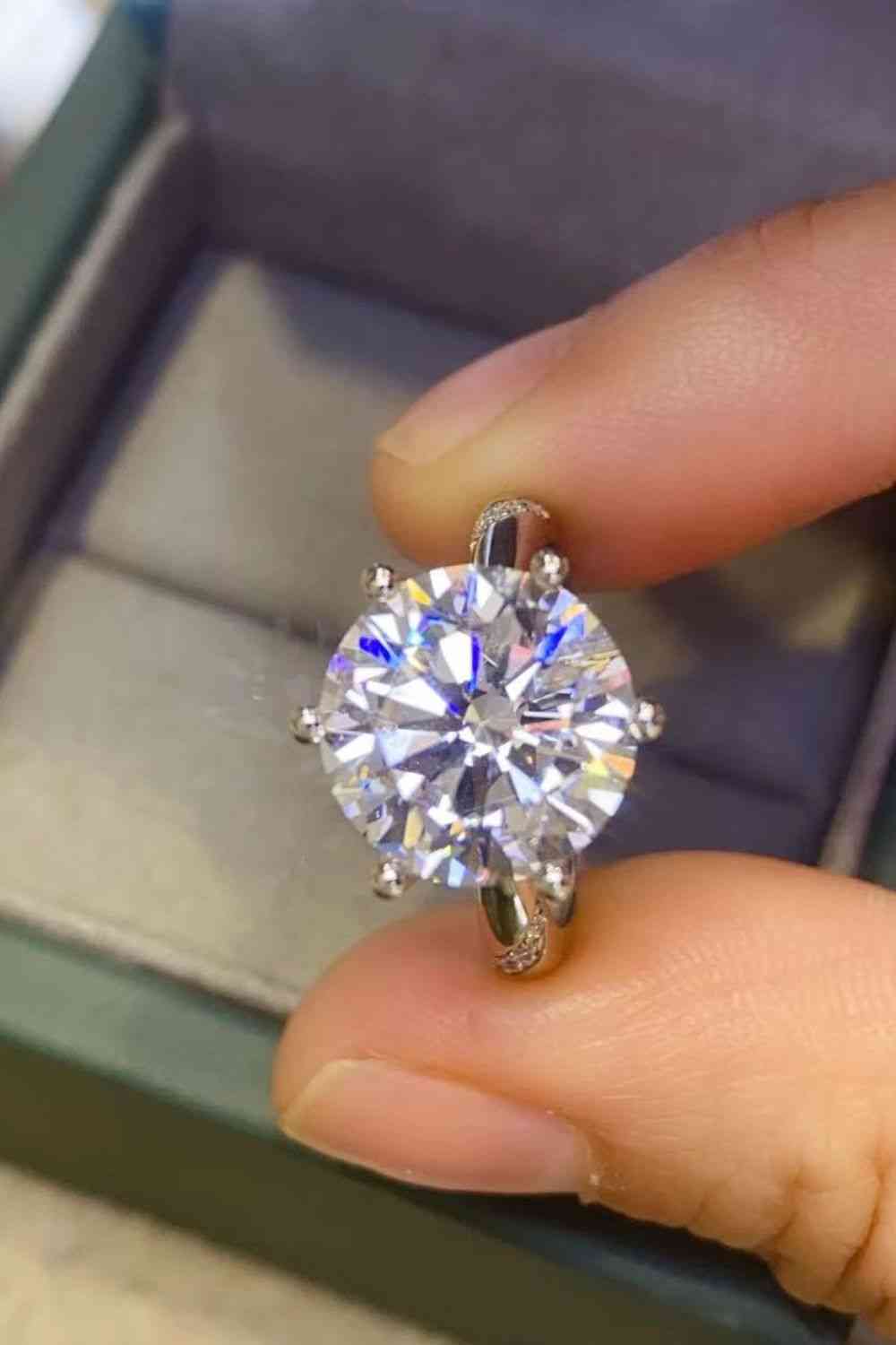 Bague à 6 griffes moissanite 5 carats