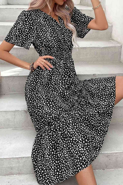 Vestido midi de manga corta con estampado de leopardo