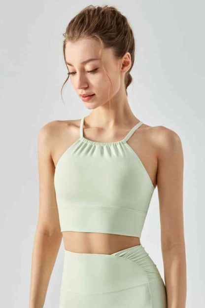 Camisole de sport courte à détails froncés entrecroisés