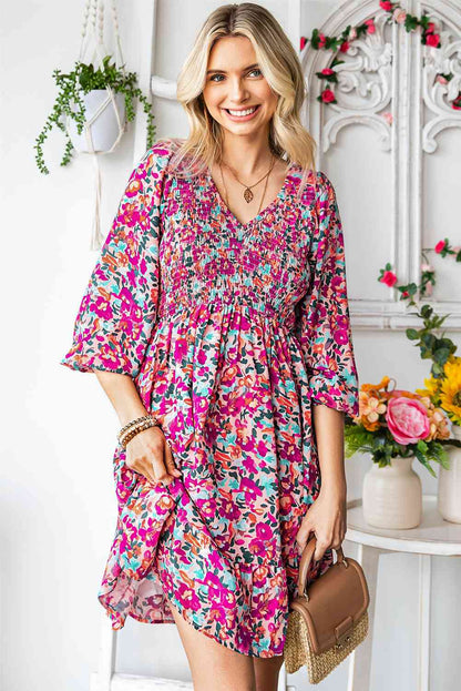 Vestido floral fruncido con cuello en V y mangas con volantes