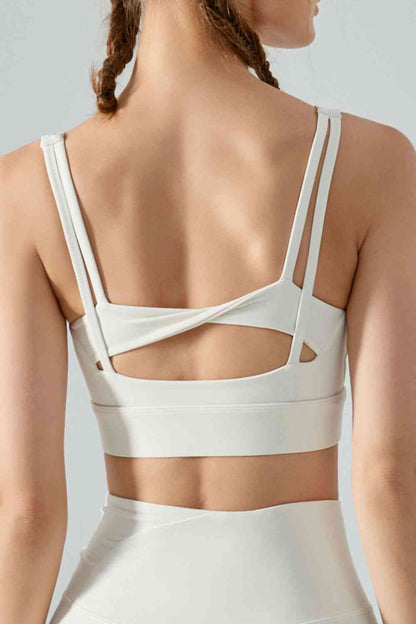 Soutien-gorge de sport à fausses couches torsadées et découpées dans le dos