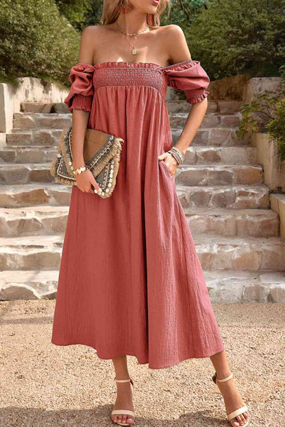 Robe midi smockée à col carré et poches