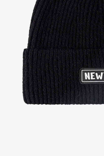 Bonnet à revers en tricot côtelé avec patch NEWYORK