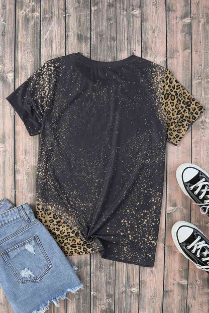 Camiseta con estampado de leopardo y eslogan