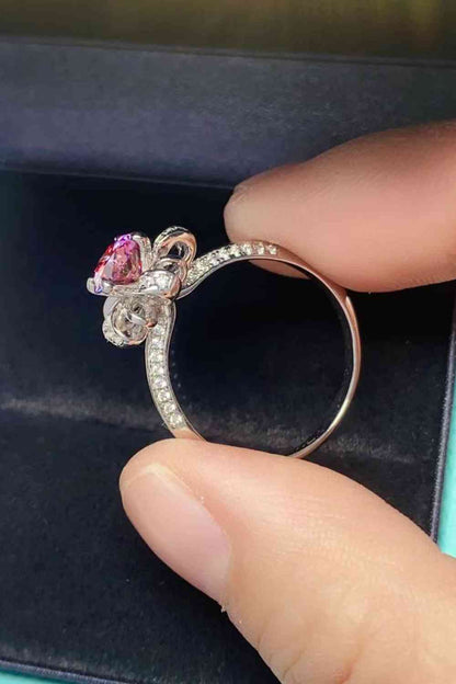 Anillo en forma de flor de moissanita de 1 quilate