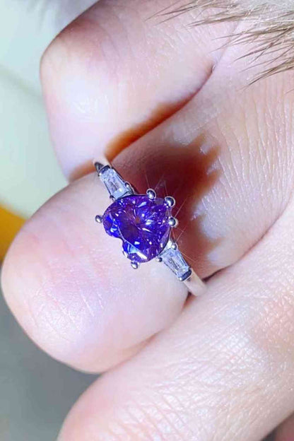 Bague plaquée platine en forme de cœur en moissanite de 1 carat en violet