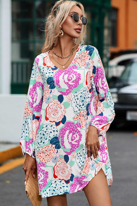 Vestido floral de manga larga con cuello en V