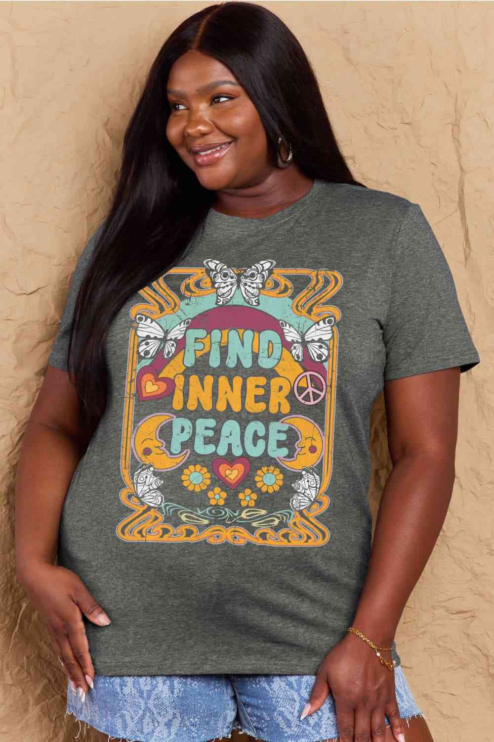 Simply Love T-shirt en coton graphique FIND INNER PEACE pleine taille