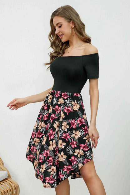 Robe à manches courtes et imprimé floral à épaules dénudées