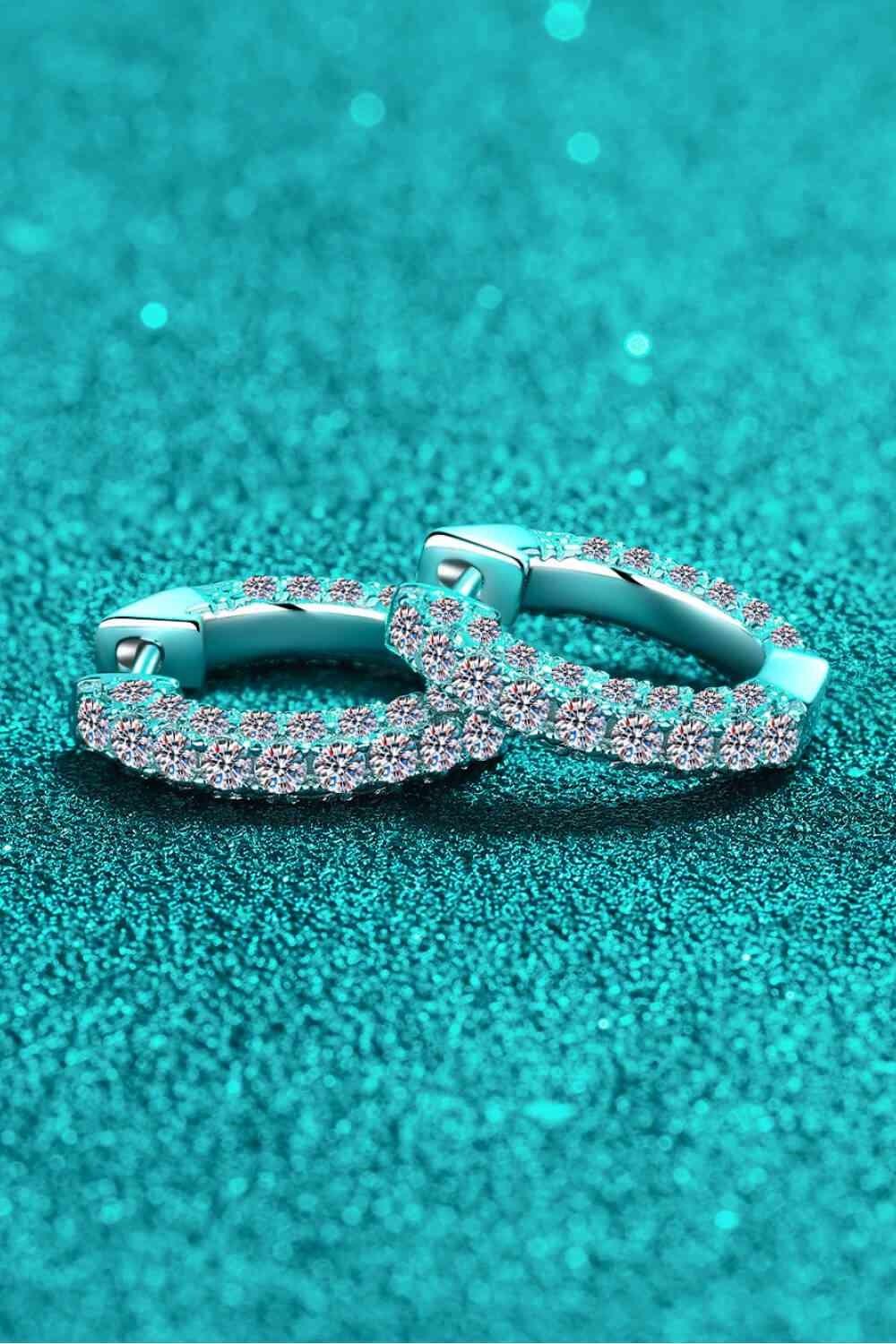 Pendientes Huggie de Moissanita de Plata de Ley 925