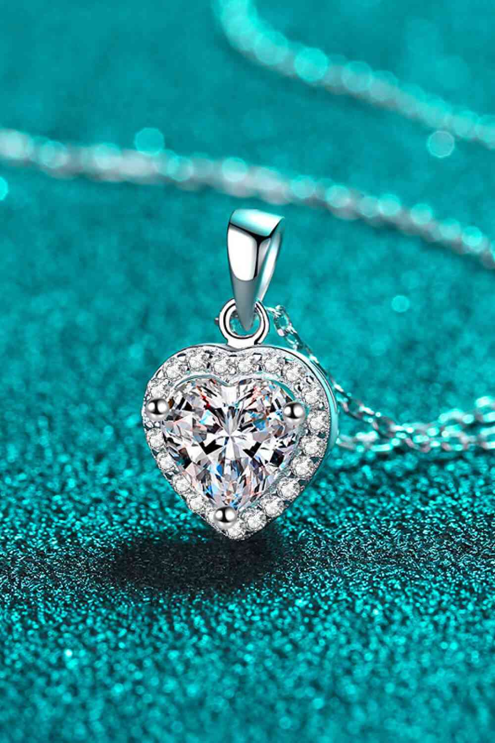 Collier chaîne avec pendentif cœur Moissanite 1 Carat