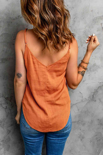 Camisole à bretelles spaghetti et décolleté boutonné sur le devant