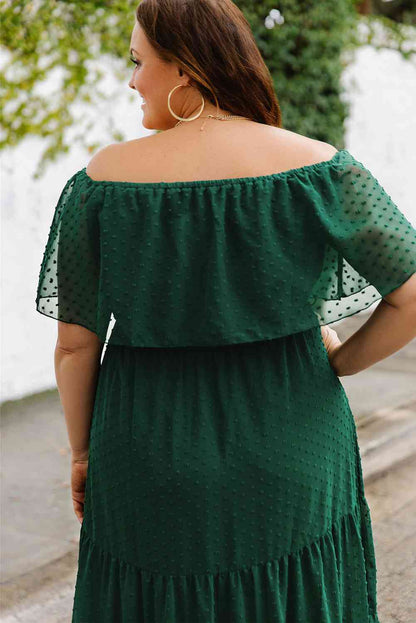 Robe à volants et épaules dénudées à pois suisses de grande taille