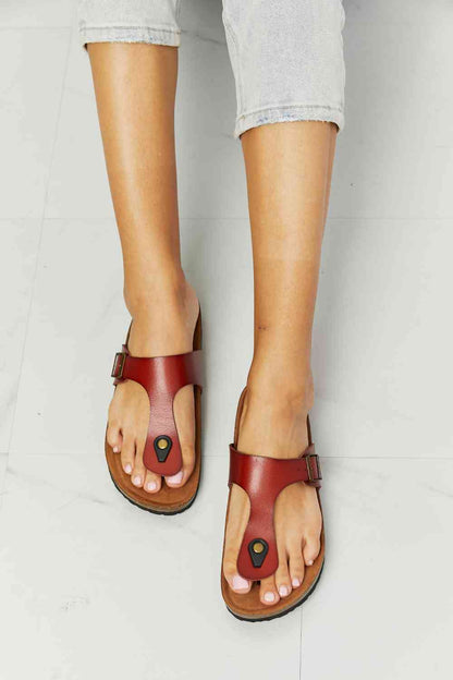 Chanclas con tira en T en rojo Drift Away de MMShoes