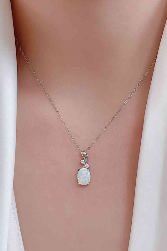 Collier chaîne à pendentif ovale opale