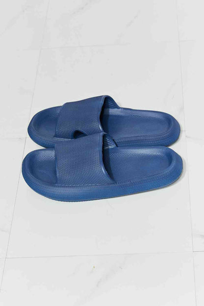 MMShoes Arms Around Me Slide à bout ouvert - Bleu marine