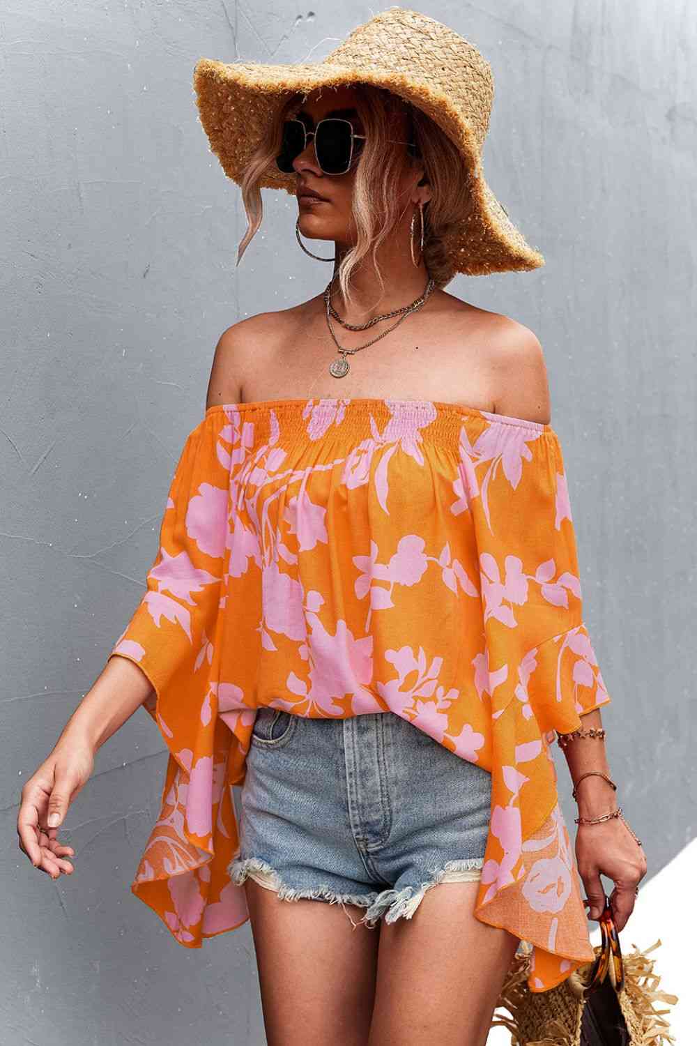 Blusa floral con hombros descubiertos y mangas acampanadas