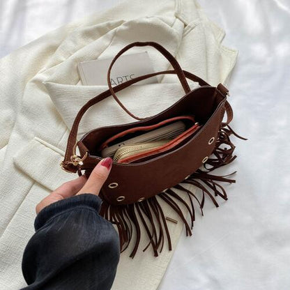 Bolso bandolera con detalle de flecos