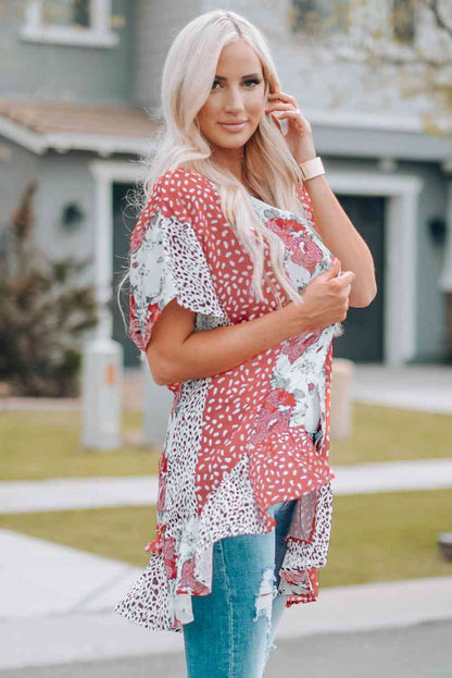 Kimono con dobladillo con volantes y estampado mixto