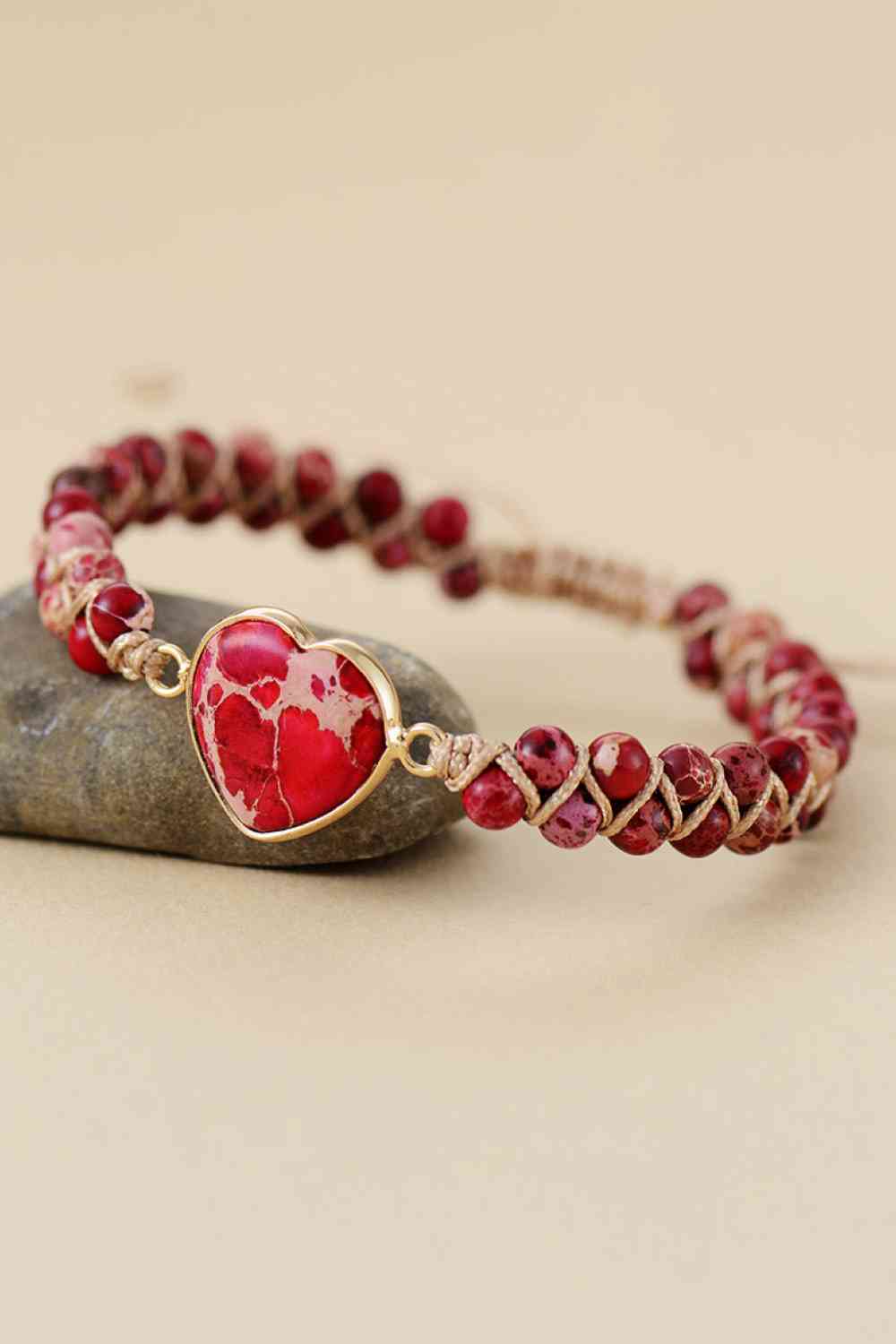 Pulsera de piedra natural hecha a mano con forma de corazón