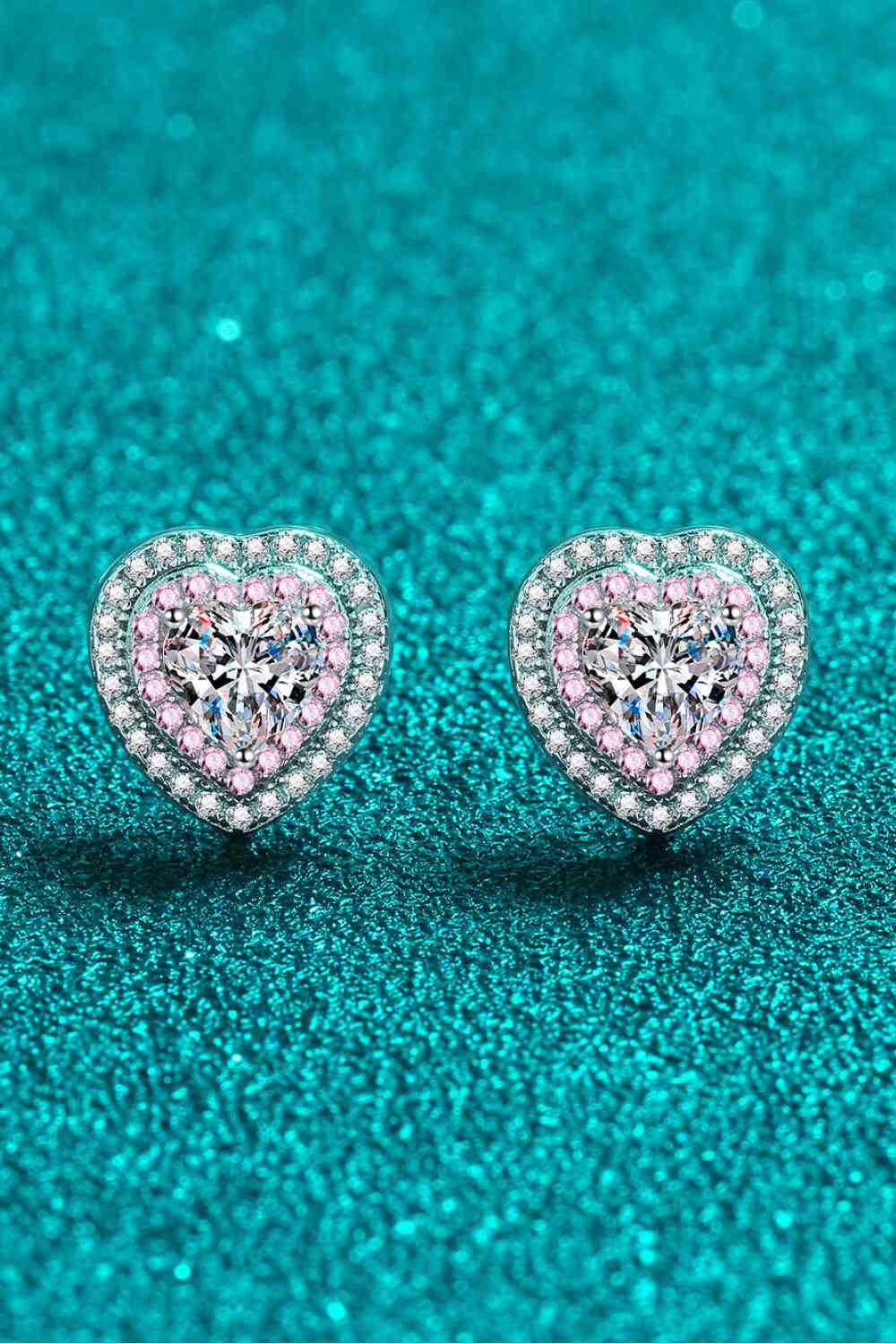 Boucles d'oreilles à tige en forme de cœur en moissanite