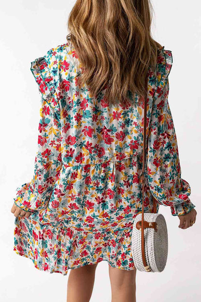 Vestido floral con mangas con volante y cuello con muescas