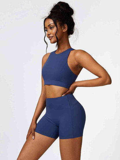 Ensemble débardeur de sport court et short à découpes