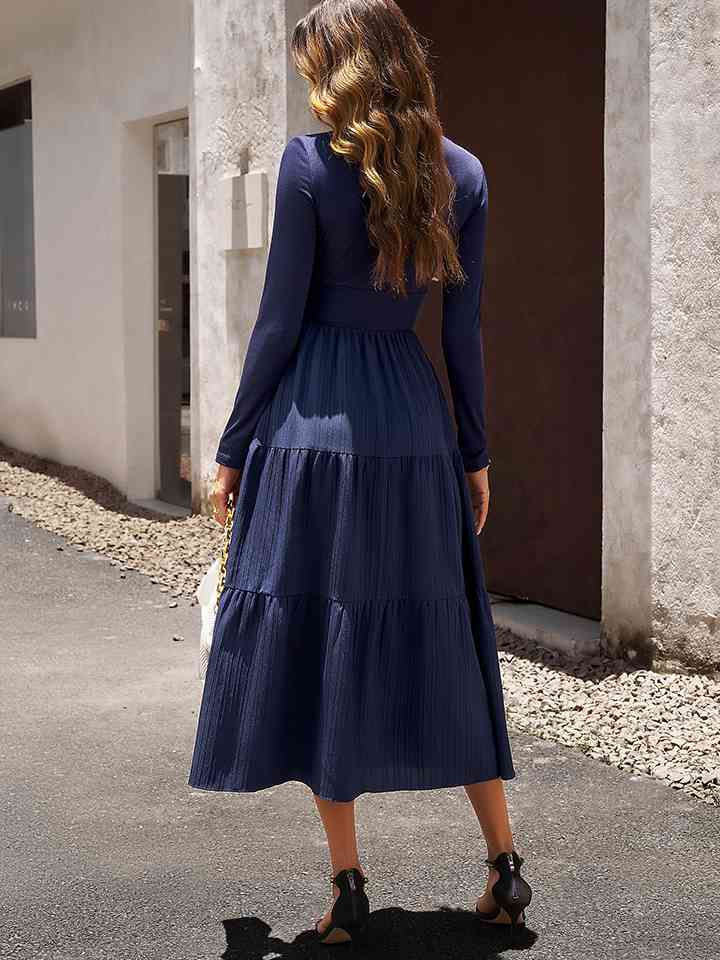 Robe midi à col surplis, manches longues, taille smockée