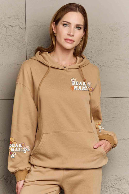 Sudadera con capucha y estampado de flores de tamaño completo DEAR MAMA de Simply Love Simply Love