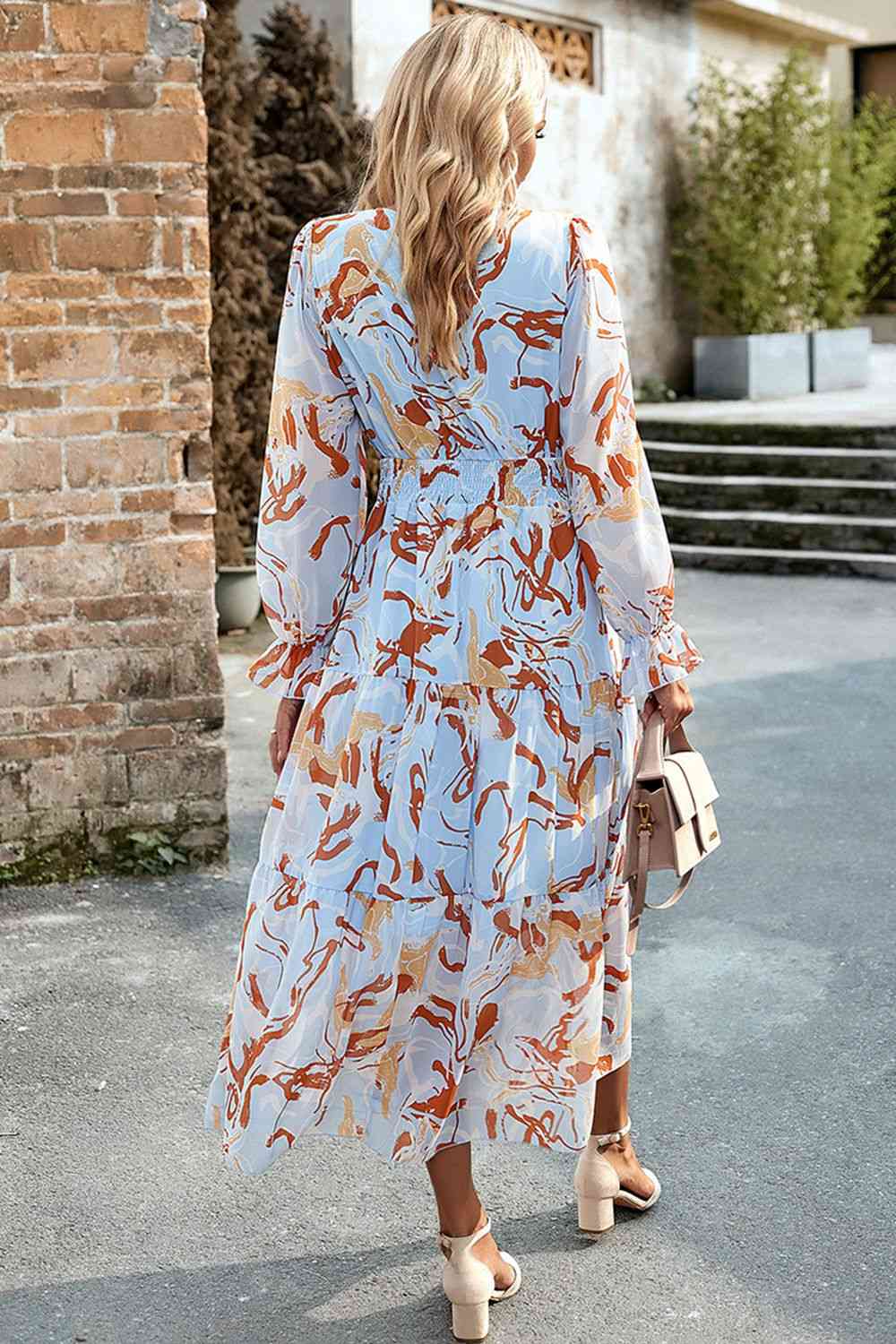 Robe midi imprimée à col surplis et manches volantées