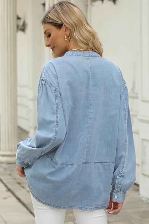 Top denim con cuello con muescas