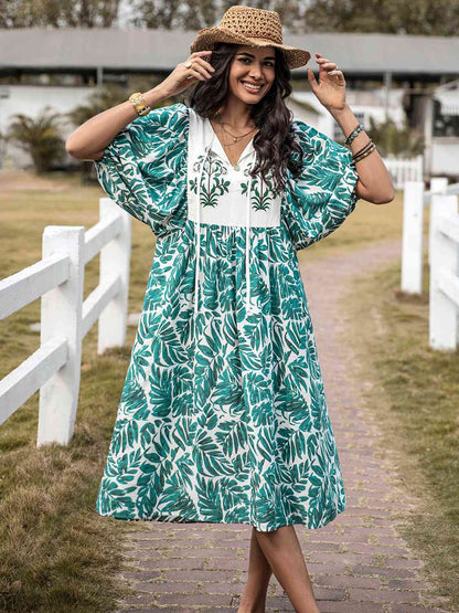 Vestido midi estampado con cuello anudado y manga corta