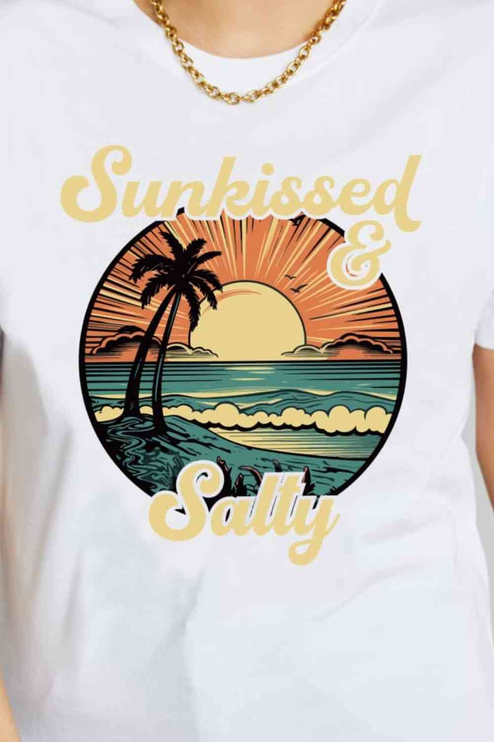 Simply Love T-shirt en coton graphique SUNKISSED &amp; SALTY pleine grandeur