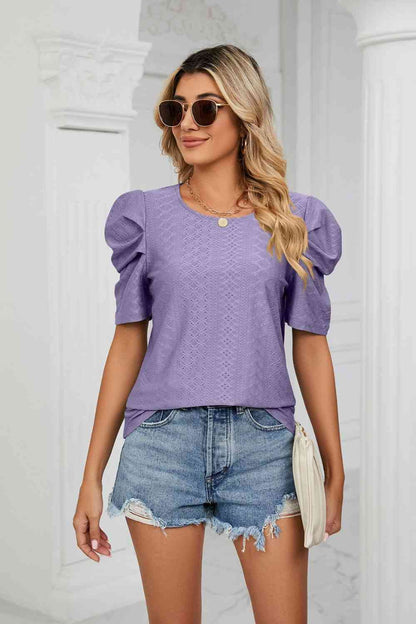 Blusa con cuello redondo y manga abullonada con ojales