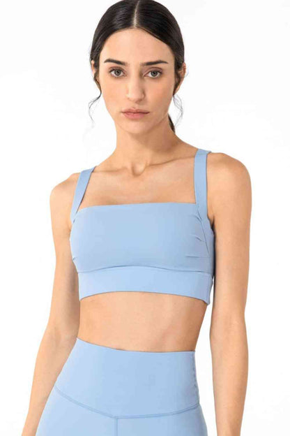 Soutien-gorge de sport à détails plissés et dos ouvert