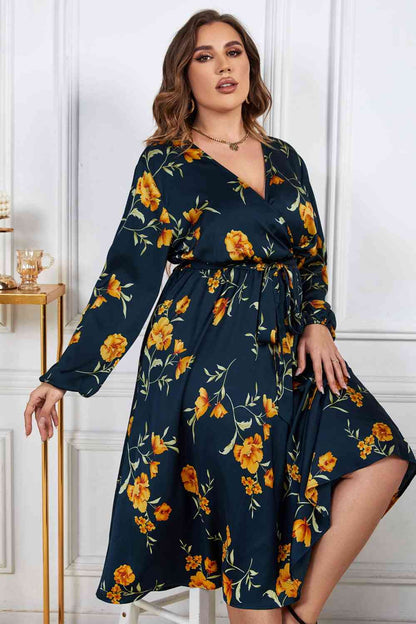 Melo Apparel Vestido midi con cuello sobrepelliz y estampado floral de talla grande