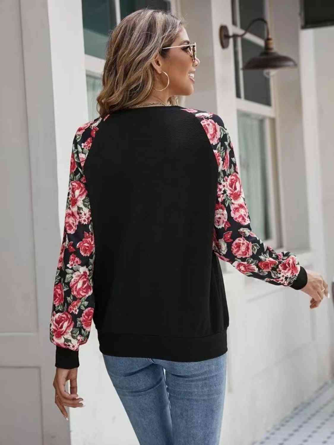 Sudadera con cuello redondo y manga raglán floral