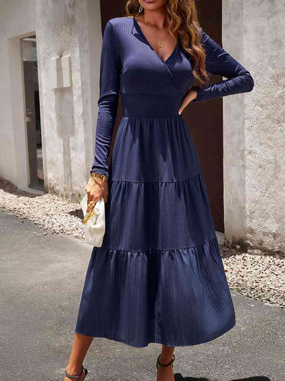 Robe midi à col surplis, manches longues, taille smockée