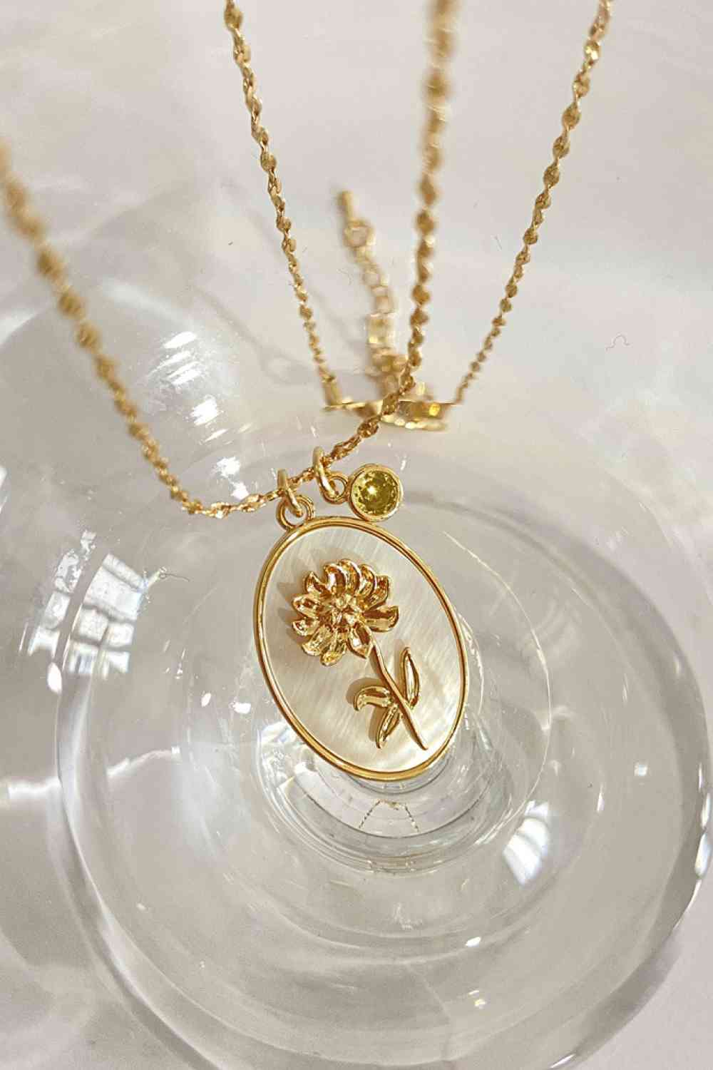 Collier en cuivre avec pendentif en forme de coquille de fleur