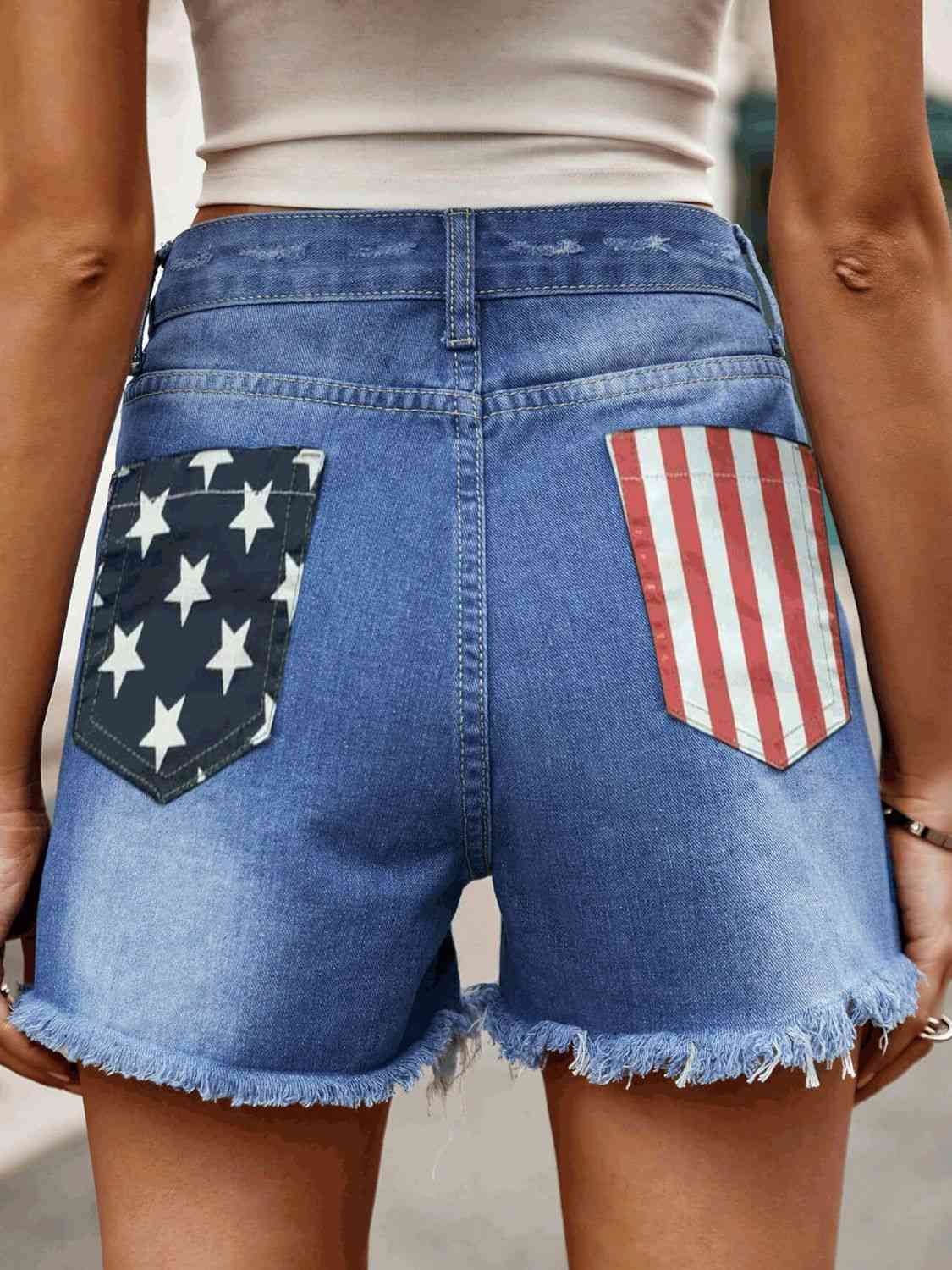 Shorts vaqueros con dobladillo sin rematar y bolsillos